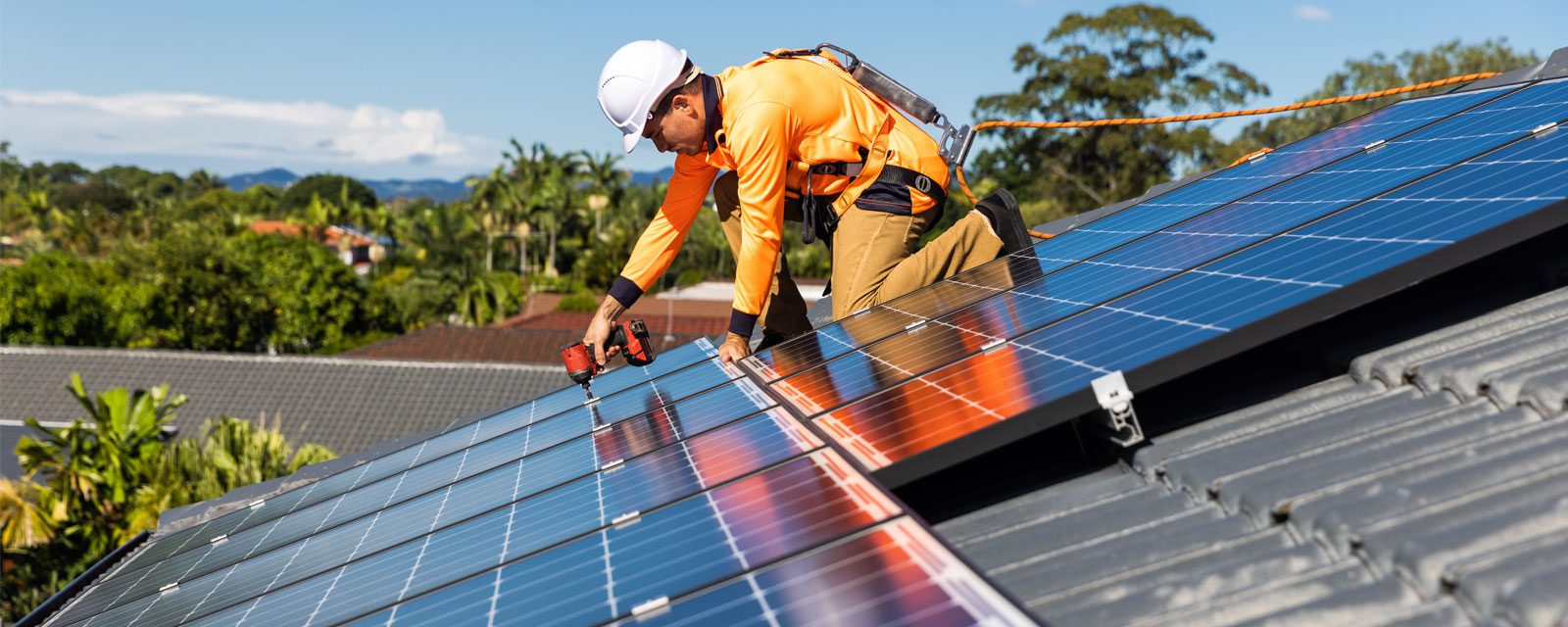 découvrez notre guide complet sur les panneaux solaires : conseils d'achat, installation, entretien et avantages. transformez votre habitation en une source d'énergie renouvelable tout en faisant des économies.