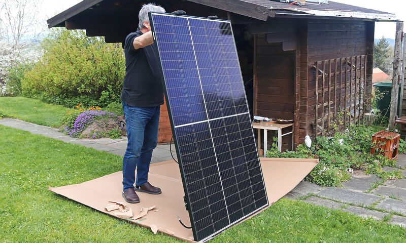 découvrez notre guide complet sur les panneaux solaires : conseils d'installation, choix des équipements, avantages écologiques et économiques, ainsi que les étapes pour passer à l'énergie solaire en toute simplicité.