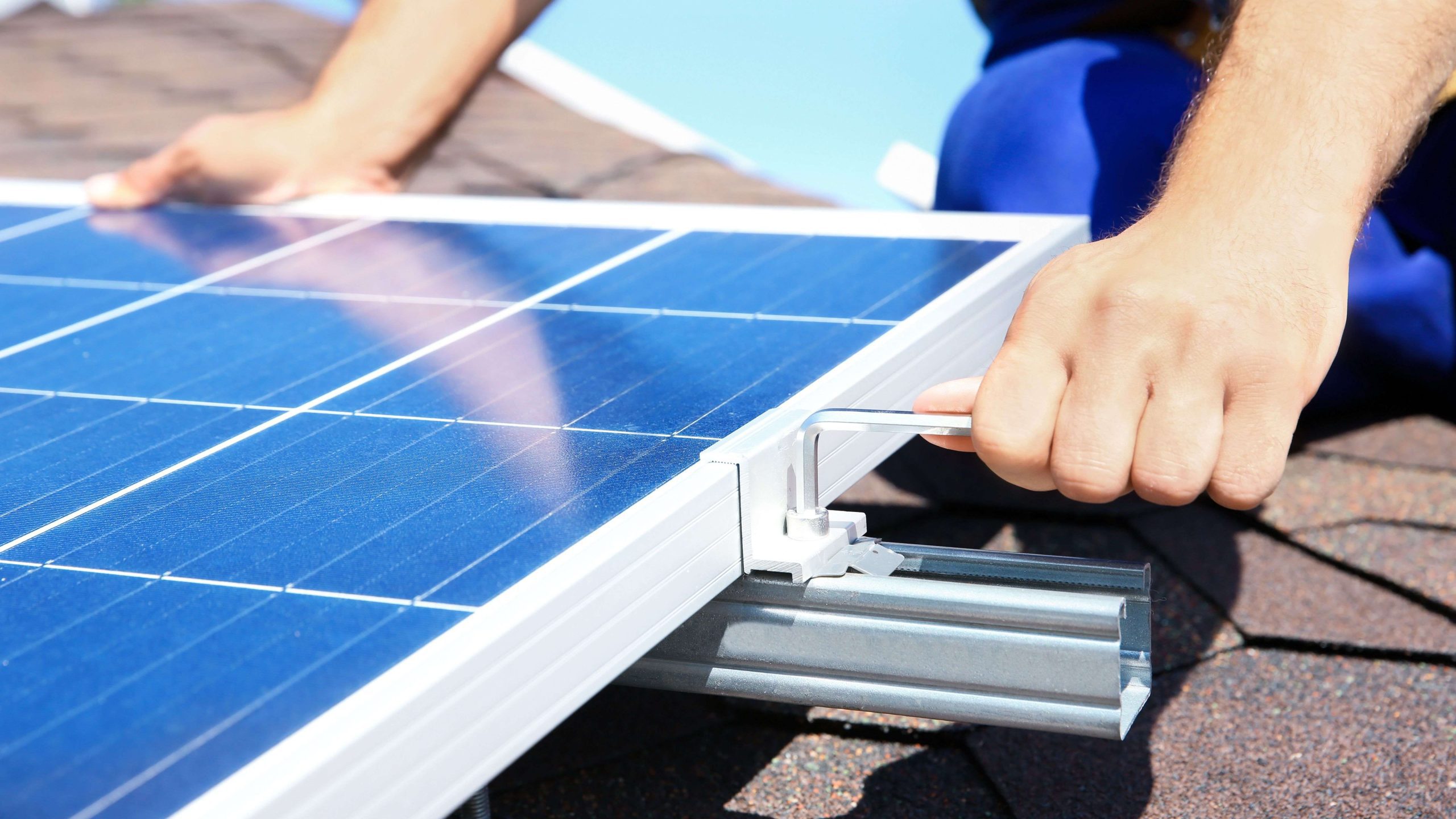 découvrez notre guide complet sur les panneaux solaires leroy merlin. trouvez des conseils pratiques, des informations sur les différents modèles disponibles et des étapes pour optimiser votre installation solaire. économisez de l'énergie et profitez d'un avenir durable avec nos recommandations expertes.
