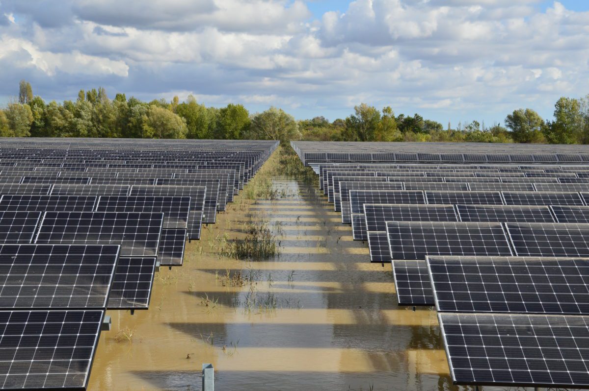 assistez à l'inauguration d'une nouvelle centrale de panneaux solaires aux états-unis, un événement marquant pour l'énergie durable et l'innovation. découvrez comment cette installation contribue à la transition énergétique et à la lutte contre le changement climatique.