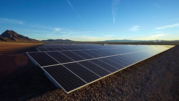 découvrez l'inauguration de la nouvelle centrale de panneaux solaires aux états-unis, symbole d'un engagement vers une énergie durable et renouvelable. rejoignez-nous pour célébrer cette avancée écologique qui transforme notre avenir énergétique !