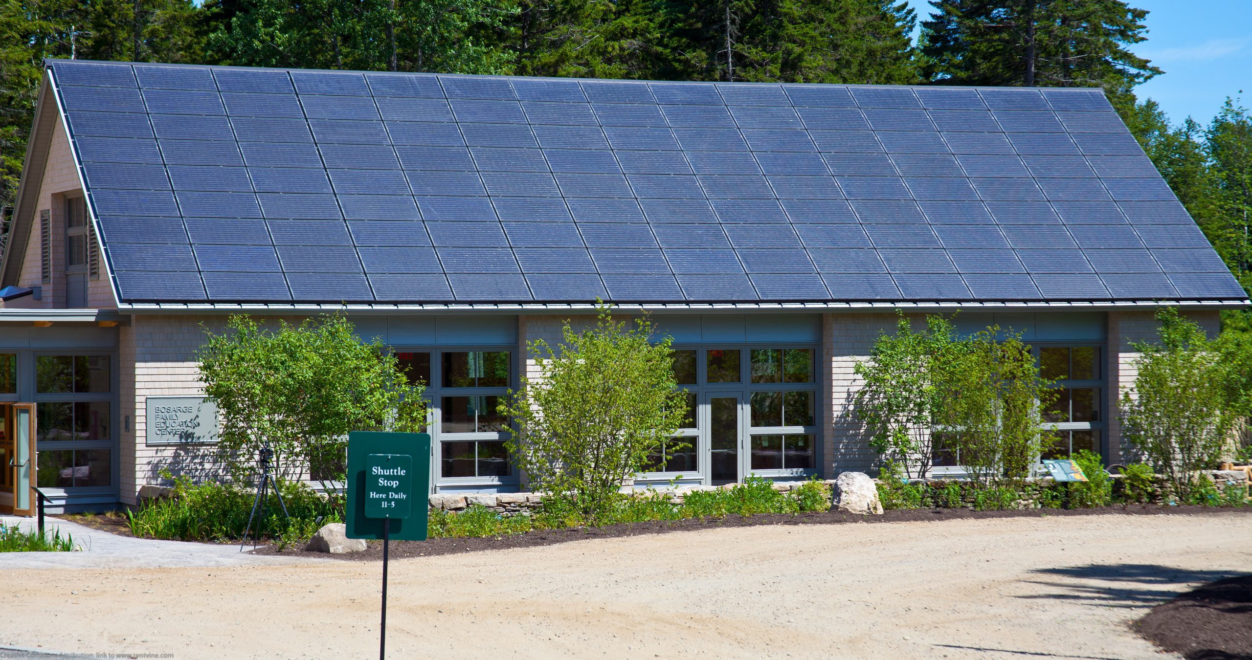 découvrez les principaux inconvénients des panneaux photovoltaïques : coûts d'installation élevés, rendement variable selon les conditions climatiques, nécessité d'un espace adapté et impact environnemental. informez-vous pour prendre des décisions éclairées sur l'énergie solaire.