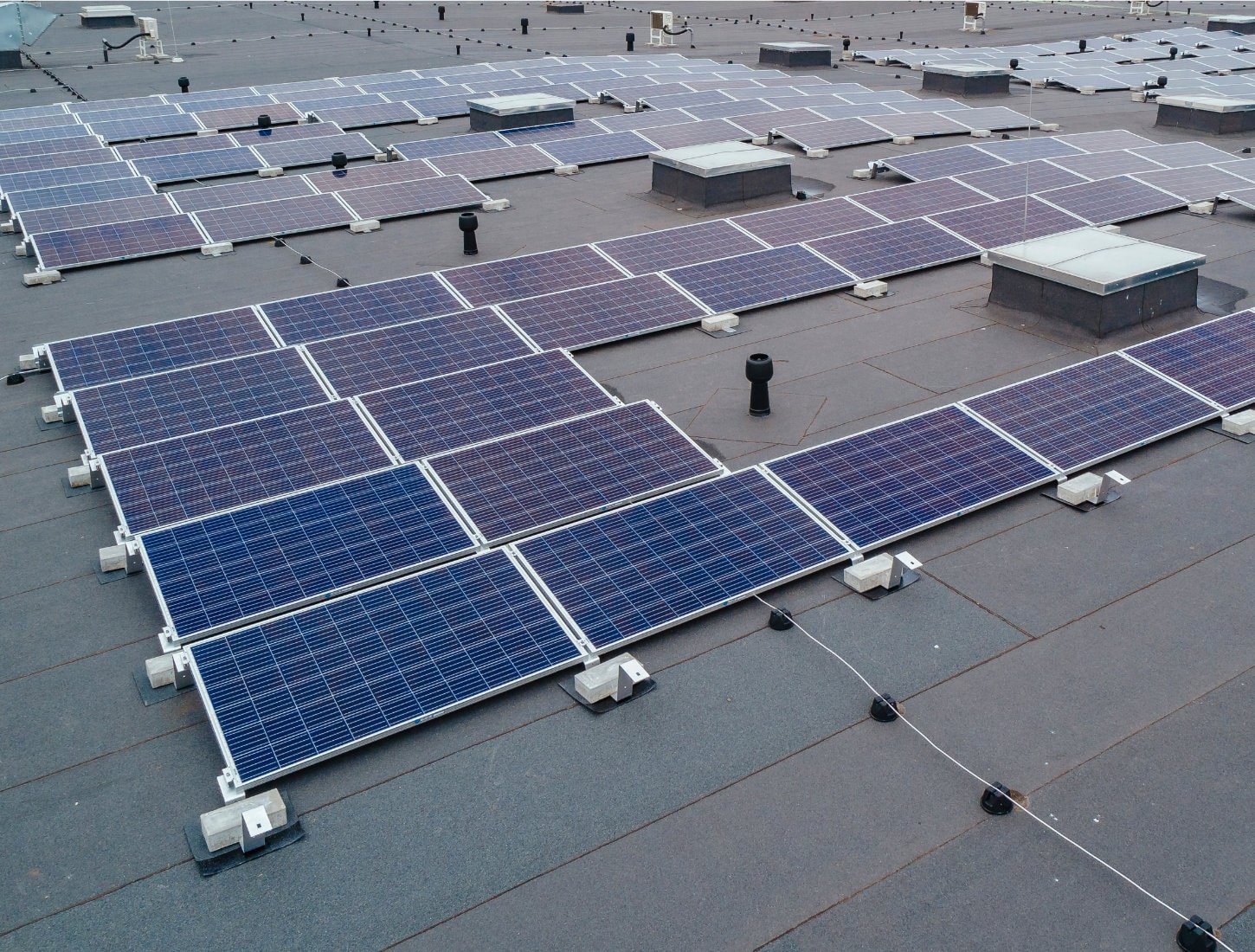 découvrez les inconvénients des panneaux photovoltaïques : coûts d'installation, dépendance aux conditions climatiques, maintenance, et impact environnemental. informez-vous pour prendre une décision éclairée sur l'énergie solaire.