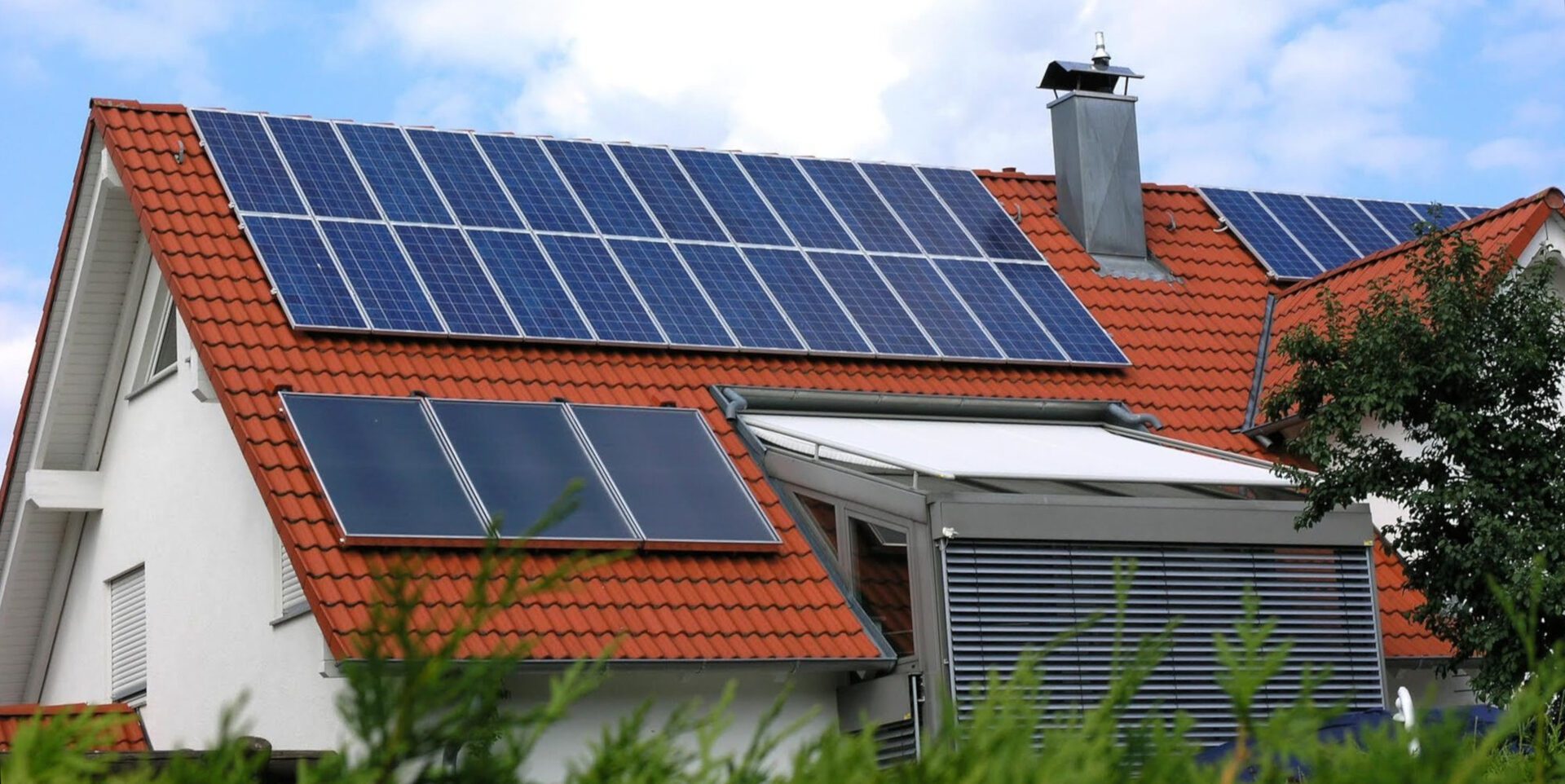découvrez les inconvénients des panneaux photovoltaïques, y compris les coûts d'installation élevés, l'impact environnemental de leur fabrication et leur efficacité variable selon les conditions climatiques. informez-vous avant de faire le choix d'une énergie solaire.