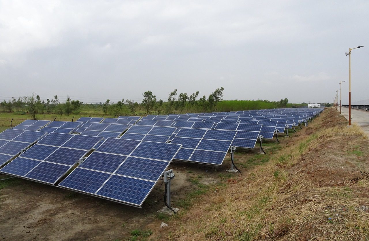 découvrez comment installer des panneaux solaires chez vous avec notre guide complet. profitez d'une énergie renouvelable, réduisez vos factures d'électricité et contribuez à la protection de l'environnement. de l'étude de faisabilité à l'installation, nous vous accompagnons à chaque étape.