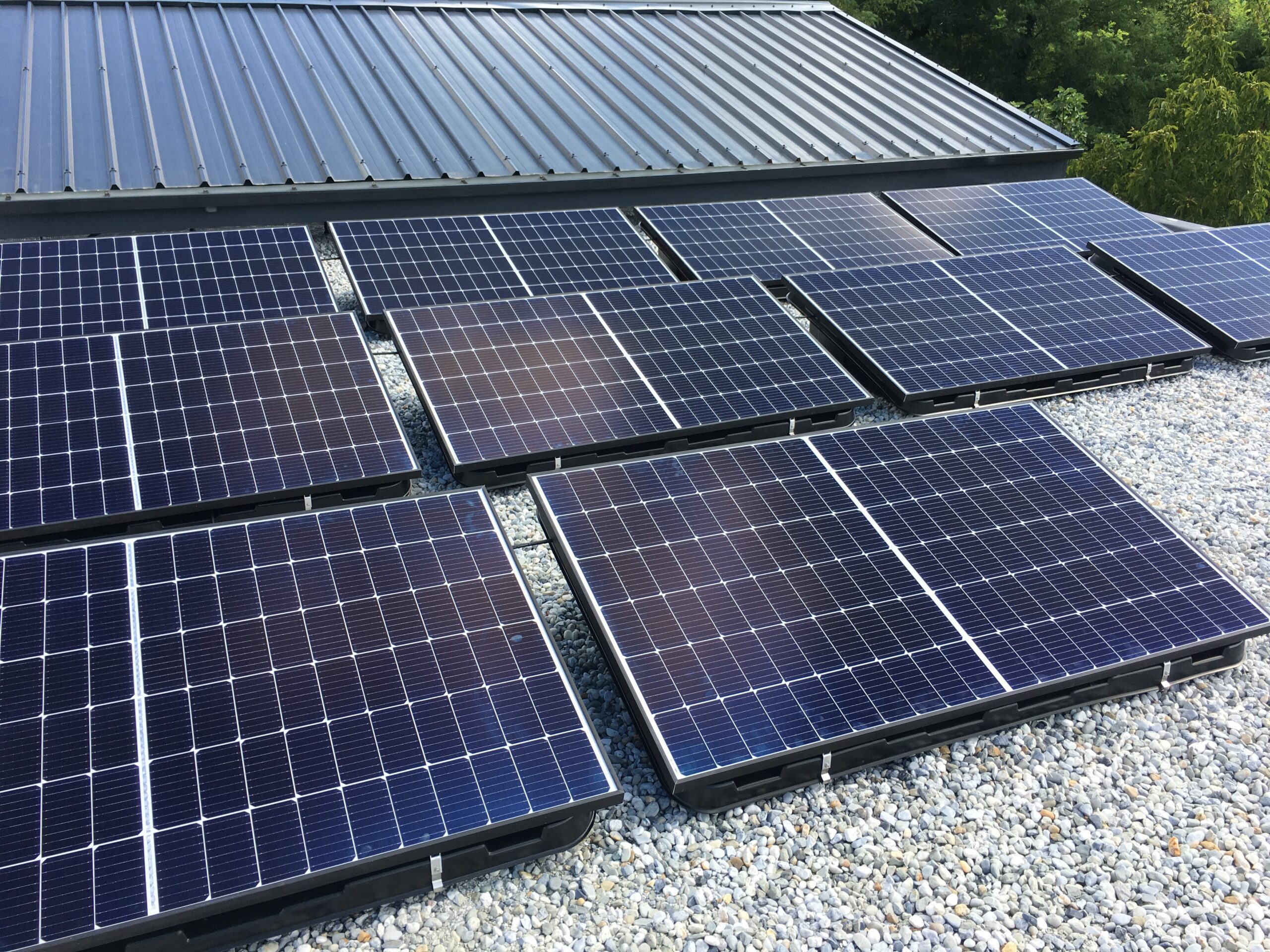 découvrez notre service d'installation de panneaux solaires sur membranes epdm, une solution durable et efficace pour produire votre propre énergie tout en préservant l'environnement. profitez d'une expertise technique et d'un accompagnement personnalisé pour maximiser votre investissement.