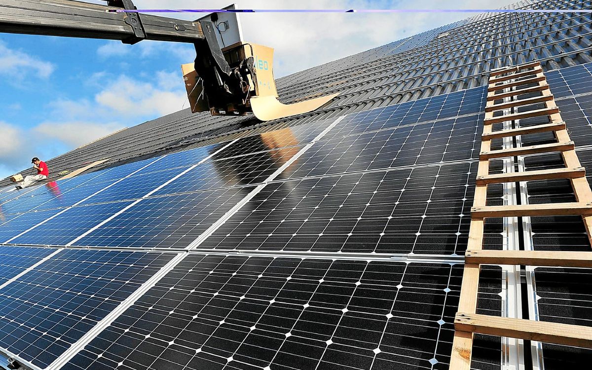 découvrez comment investir dans l'énergie solaire à lannion pour bénéficier d'économies sur vos factures d'électricité, participer à la transition énergétique et valoriser votre patrimoine. profitez des aides financières et conseils d'experts pour réaliser un projet rentable et durable.