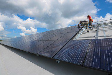 découvrez comment investir dans des panneaux solaires à nantes pour réduire votre facture d'électricité et contribuer à la transition énergétique. explorez les avantages fiscaux, les subventions disponibles et les meilleures options de financement pour un projet durable et rentable.