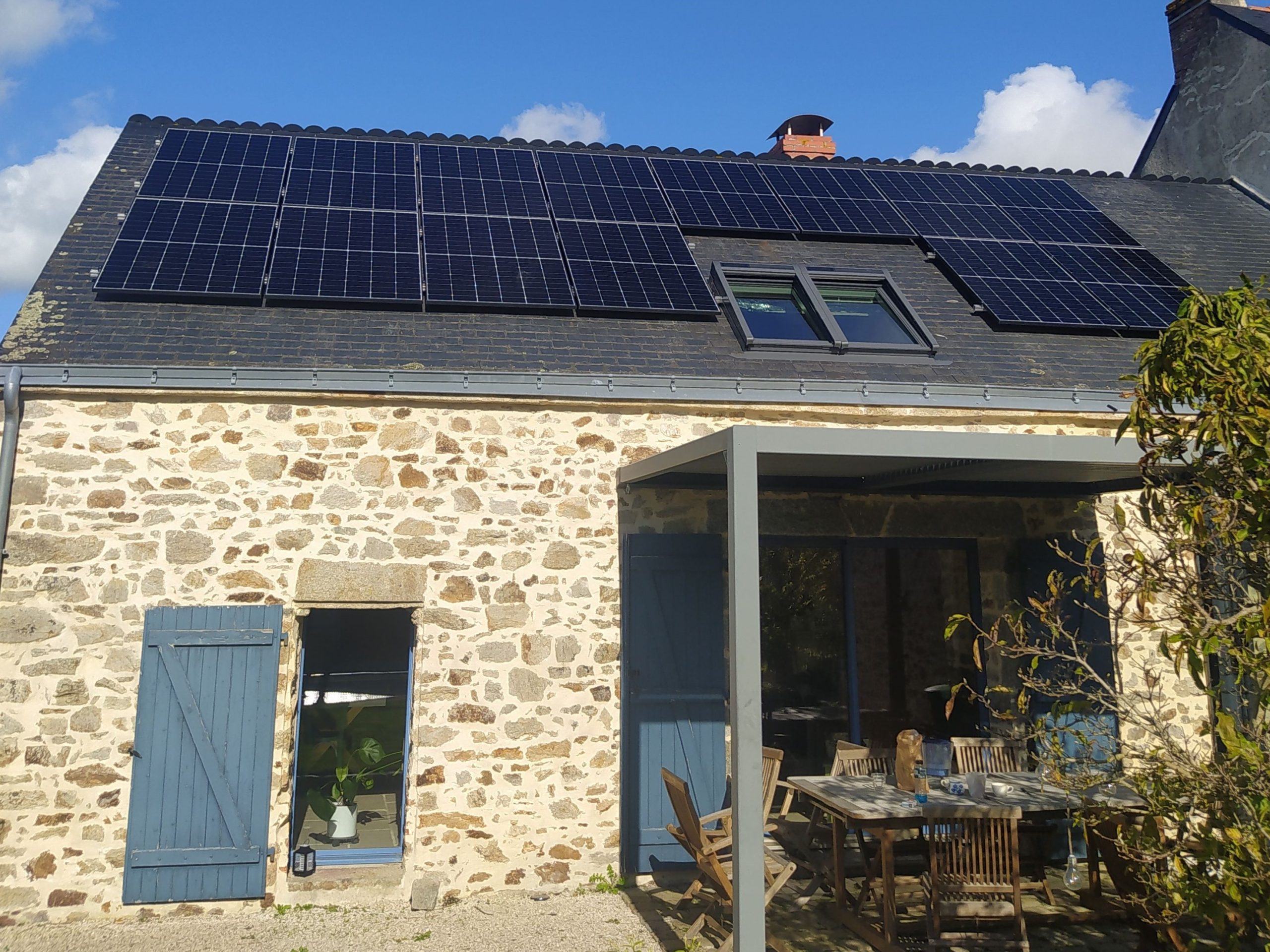 découvrez comment investir dans des panneaux photovoltaïques à nantes et profitez des avantages d'une énergie renouvelable. maximisez votre retour sur investissement tout en contribuant à la protection de l'environnement. explorez les subventions, les aides disponibles et les conseils d'experts pour un projet réussi.