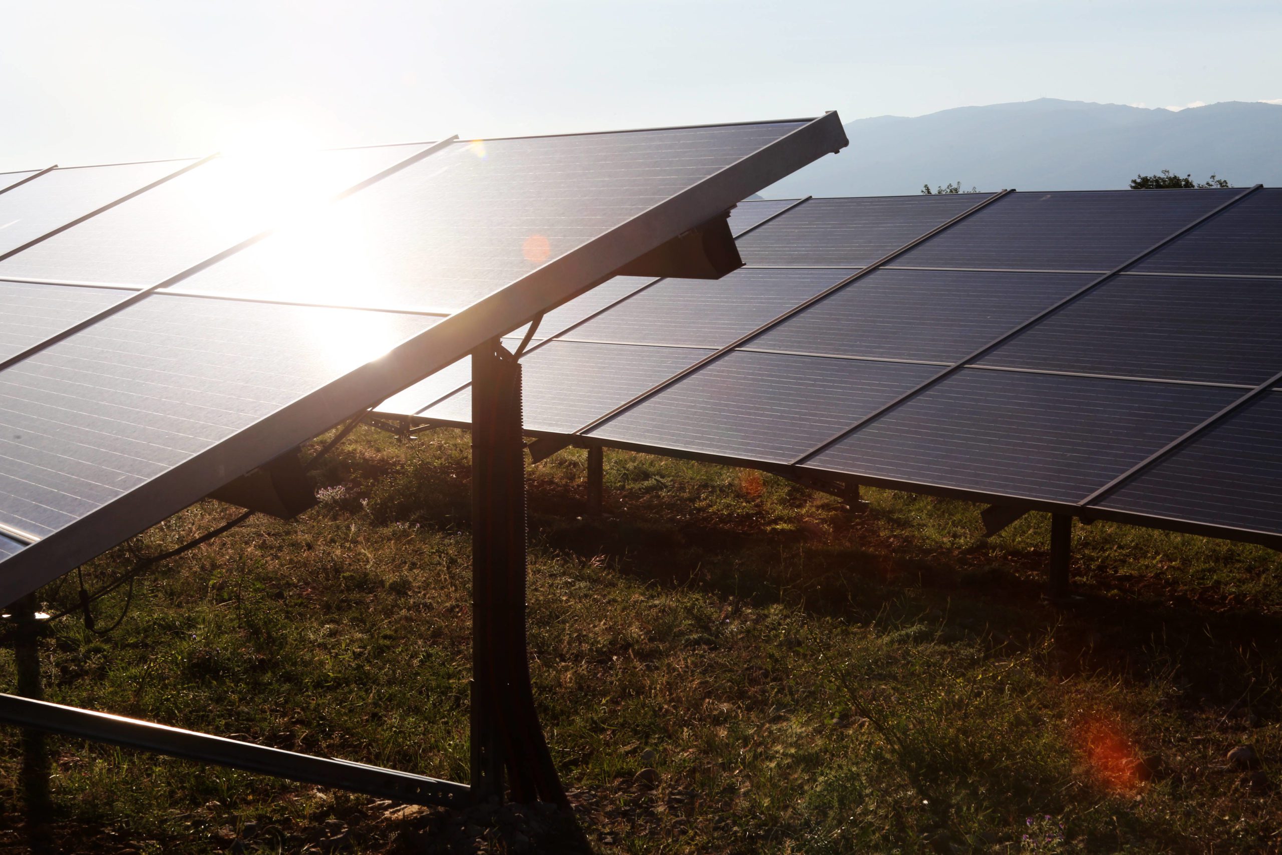 découvrez comment investir intelligemment dans des panneaux solaires diy pour réduire vos factures d'énergie et contribuer à la transition énergétique. apprenez les étapes, les avantages et les meilleures pratiques pour valoriser votre projet écologique.