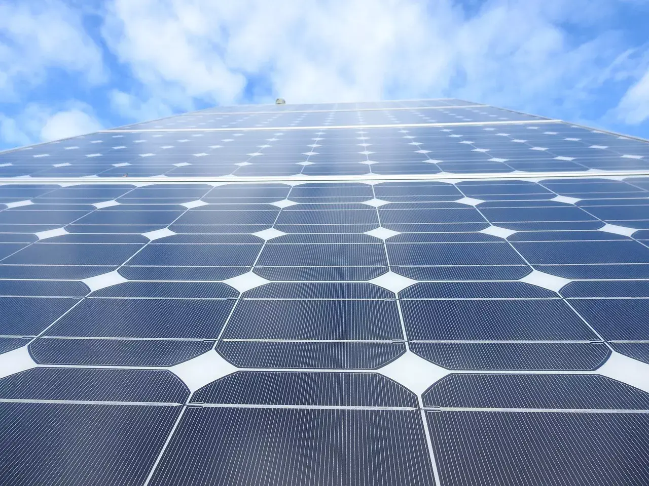 découvrez comment l'investissement dans des panneaux solaires peut transformer votre consommation d'énergie, réduire vos factures et contribuer à un avenir durable. explorez les avantages financiers et environnementaux de cette solution économique et écologique.
