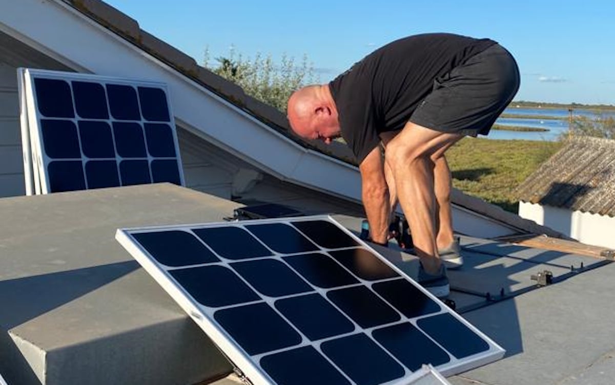 découvrez notre kit solaire 600w, idéal pour réaliser des économies d'énergie significatives tout en préservant l'environnement. conçu pour maximiser votre indépendance énergétique, ce kit est facile à installer et vous permettra de réduire vos factures tout en utilisant une source d'énergie renouvelable.