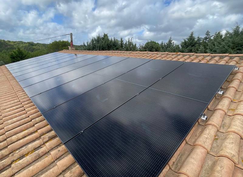 découvrez notre kit solaire maison autonome, la solution idéale pour produire votre propre énergie renouvelable. équipez-vous d'un système complet, facile à installer, et réduisez vos factures d'électricité tout en contribuant à la protection de l'environnement. optez pour l'autonomie énergétique dès aujourd'hui !