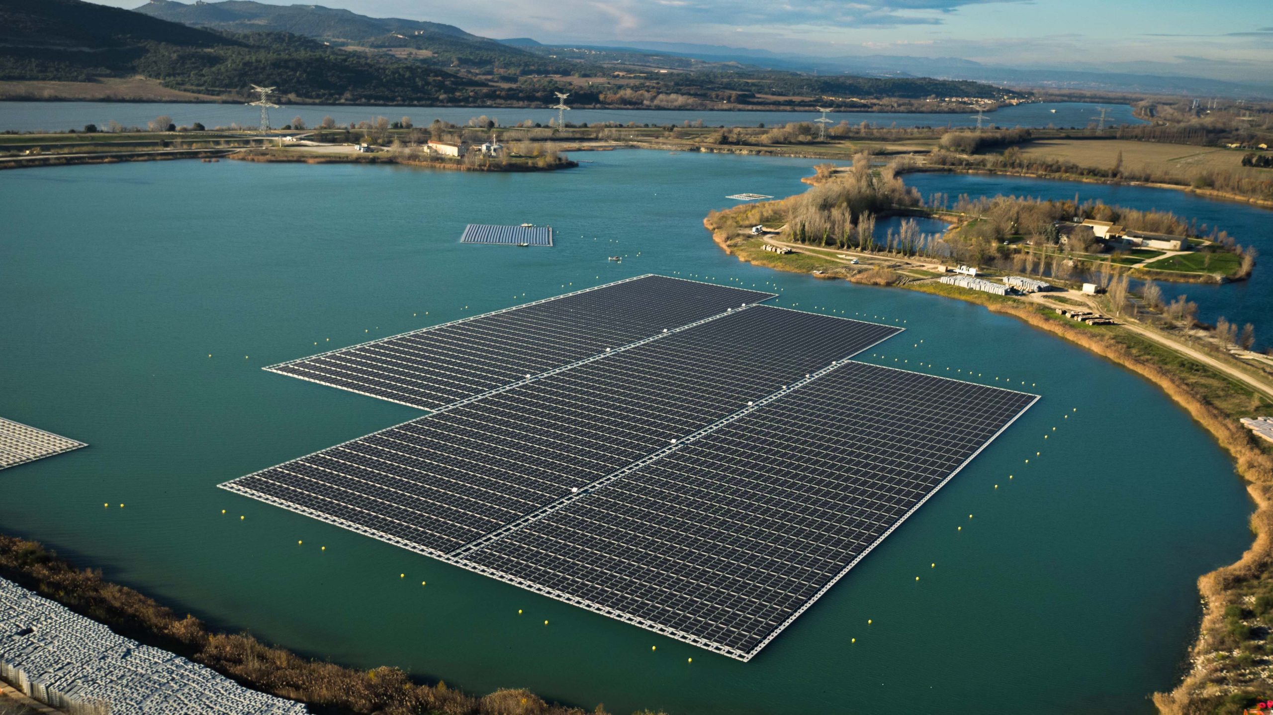 découvrez notre magasin de panneaux solaires en île-de-france, où vous trouverez une large sélection de solutions photovoltaïques adaptées à vos besoins. profitez d'une énergie propre et renouvelable tout en réalisant des économies sur votre facture d'électricité.
