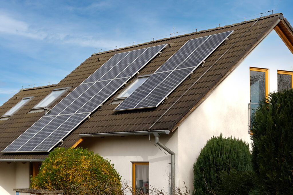 découvrez comment transformer votre maison avec des panneaux solaires. optimisez votre consommation d'énergie, réduisez vos factures et contribuez à la protection de l'environnement grâce à des solutions écologiques et durables. transformez votre habitat en un espace éco-responsable dès aujourd'hui !