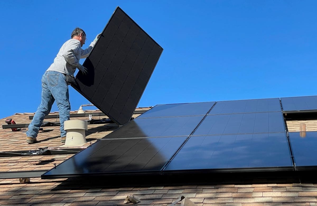 découvrez la vérité derrière les mythes courants sur l'énergie photovoltaïque. cet article explore les réalités des panneaux solaires, leur efficacité, leurs coûts et leur impact environnemental pour vous aider à mieux comprendre cette technologie d'avenir.