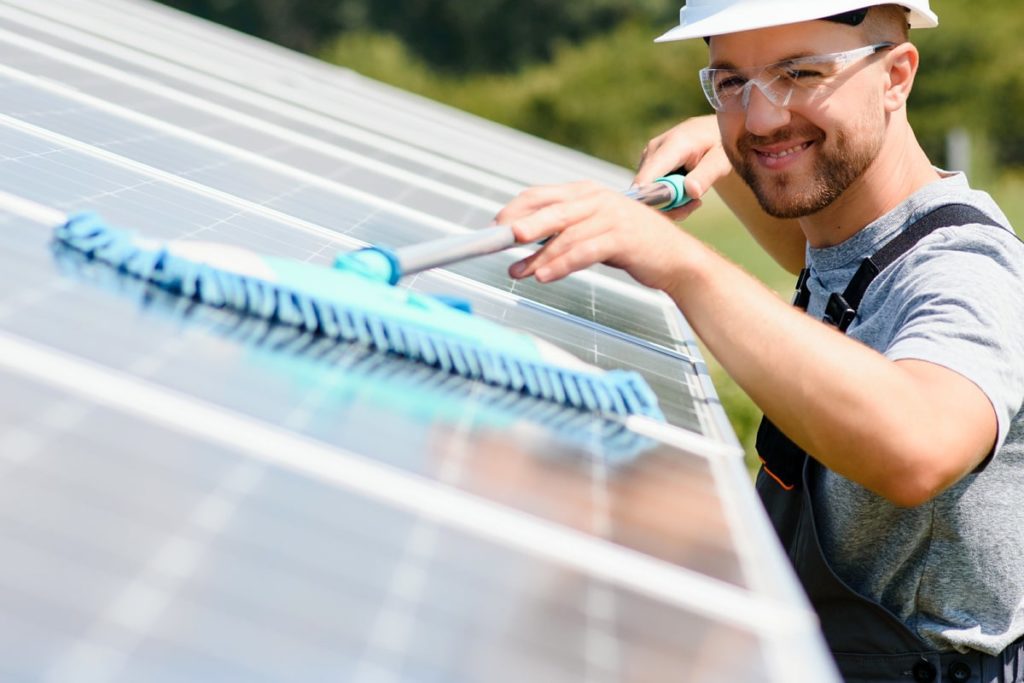 découvrez comment le nettoyage de vos panneaux photovoltaïques peut améliorer leur performance et rentabilité. optez pour des solutions efficaces et durables pour maximiser votre production d'énergie solaire.