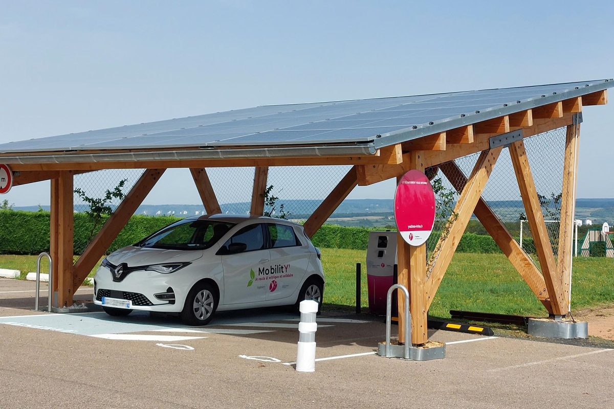 découvrez les avantages des ombrières photovoltaïques, des structures innovantes alliant protection et production d'énergie solaire. idéales pour les parkings, elles offrent une solution durable tout en contribuant à la transition énergétique.