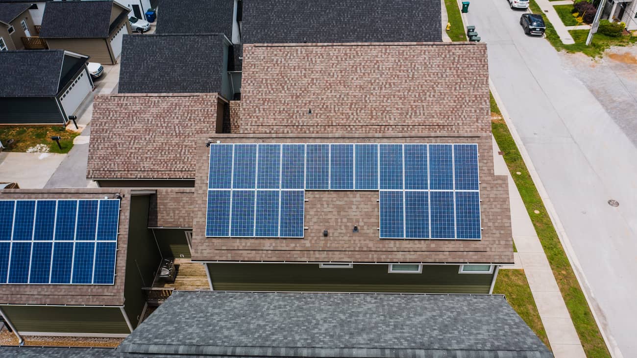 découvrez comment optimiser l'orientation de vos panneaux solaires pour maximiser leur efficacité. informez-vous sur les meilleures pratiques et les facteurs clés à considérer pour garantir un rendement optimal de votre installation solaire.