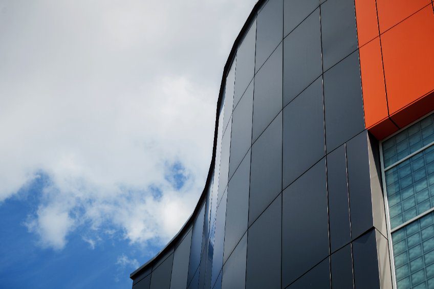 découvrez les nombreux avantages des panneaux en aluminium, tels que leur légèreté, leur durabilité et leur résistance à la corrosion. idéaux pour des applications intérieures et extérieures, ces panneaux offrent aussi une excellente isolation et une esthétique moderne. informez-vous sur leurs applications variées et pourquoi ils sont un choix privilégié pour les architectes et les entrepreneurs.