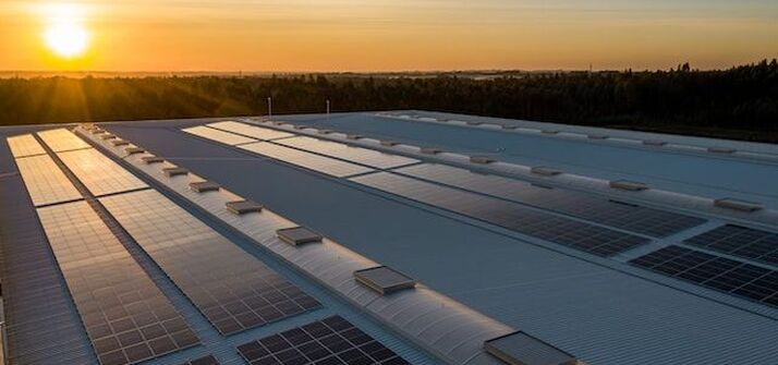 découvrez comment les panneaux d'autoconsommation peuvent devenir une solution rentable pour réduire vos factures d'énergie tout en contribuant à la protection de l'environnement. optimisez votre consommation électrique avec des panneaux solaires adaptés à vos besoins.
