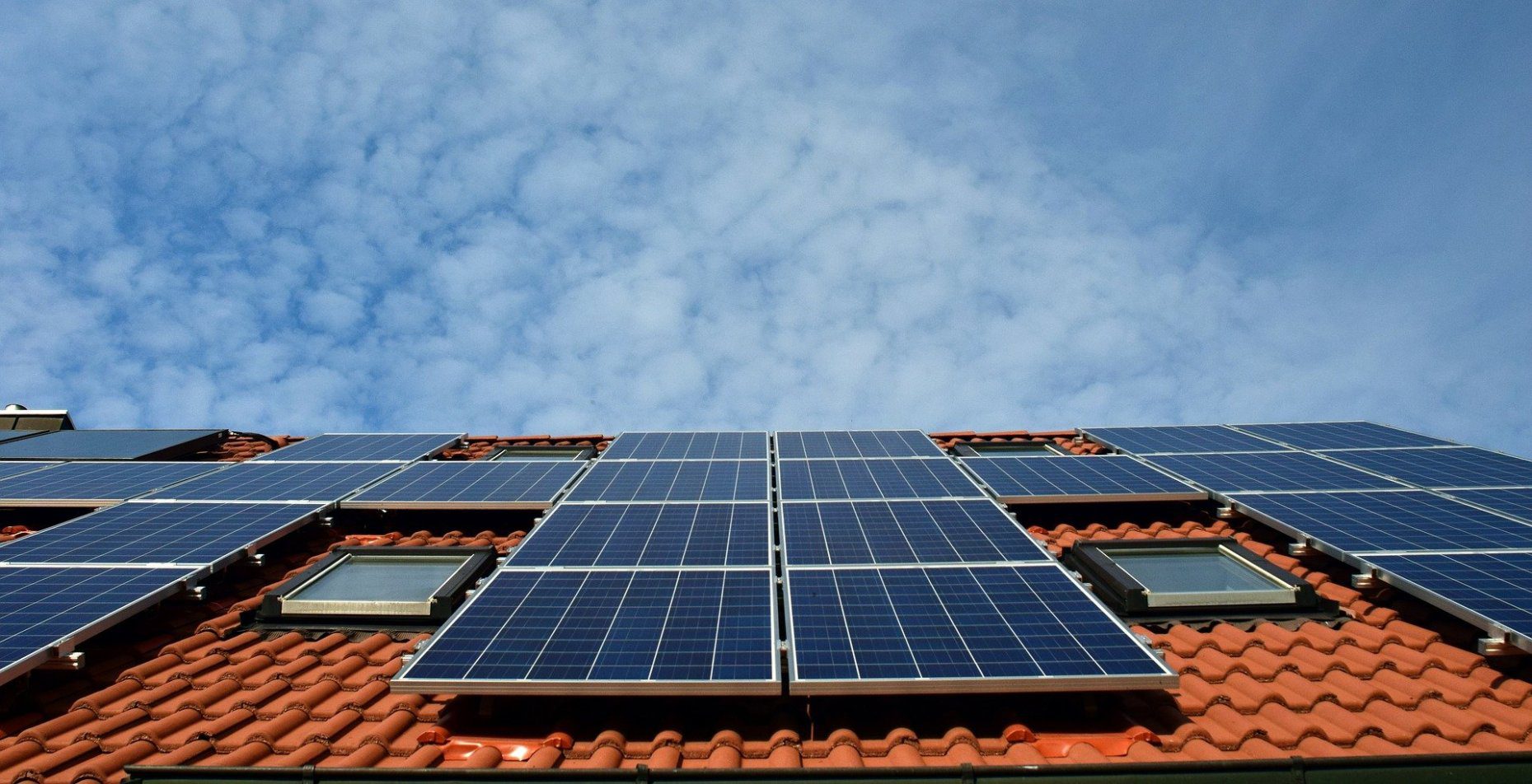 découvrez les avantages des panneaux photovoltaïques pour produire de l'énergie renouvelable chez vous. optimisez votre consommation d'électricité tout en contribuant à la protection de l'environnement grâce à cette solution durable et économique.