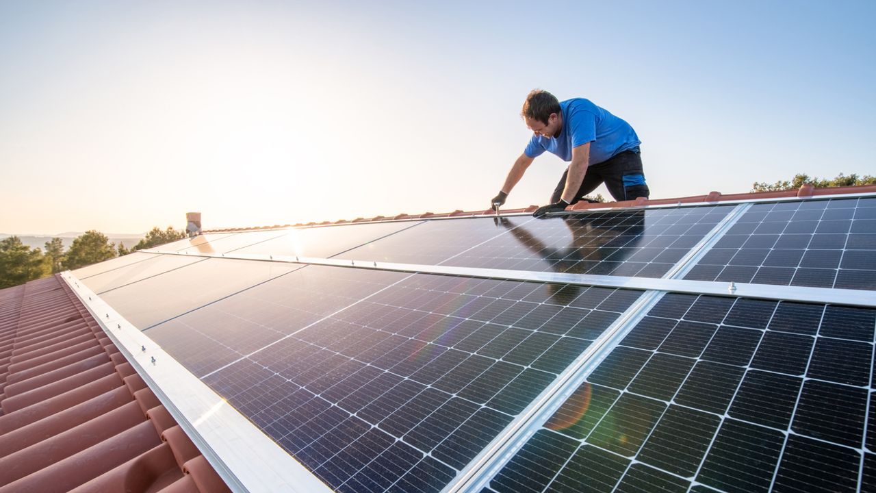 découvrez les panneaux photovoltaïques révolutionnaires qui transforment l'énergie solaire en une source d'énergie propre et efficace. bénéficiez d'une technologie de pointe pour réduire votre facture énergétique et contribuer à la transition écologique.