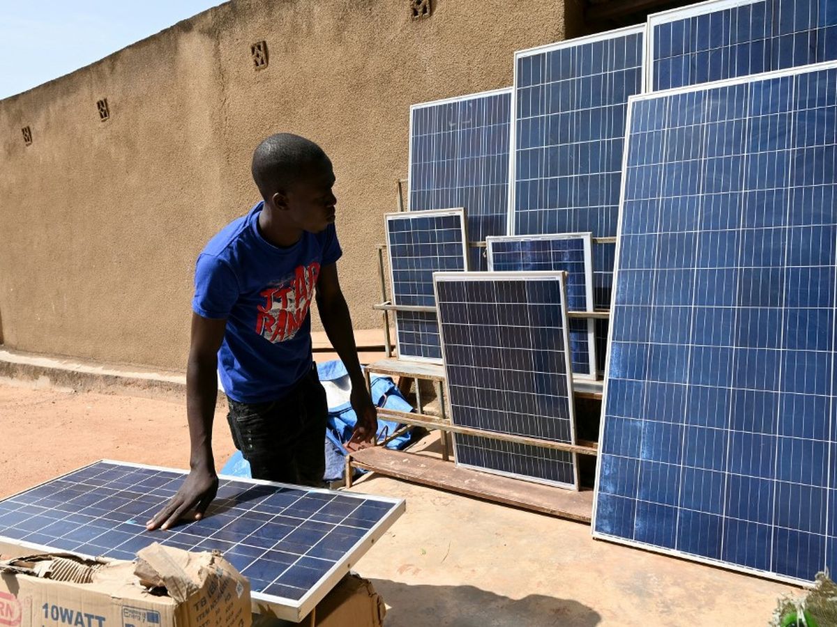 découvrez nos panneaux solaires discount en afrique, une solution écologique et économique pour réduire votre facture d'énergie tout en contribuant à la préservation de l'environnement. profitez de notre sélection de produits de qualité à des prix imbattables et transformez votre consommation énergétique dès aujourd'hui.