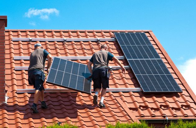 découvrez comment installer des panneaux solaires en zone protégée tout en respectant les réglementations environnementales. optimisez votre production d'énergie verte sans compromettre la biodiversité et le patrimoine naturel.