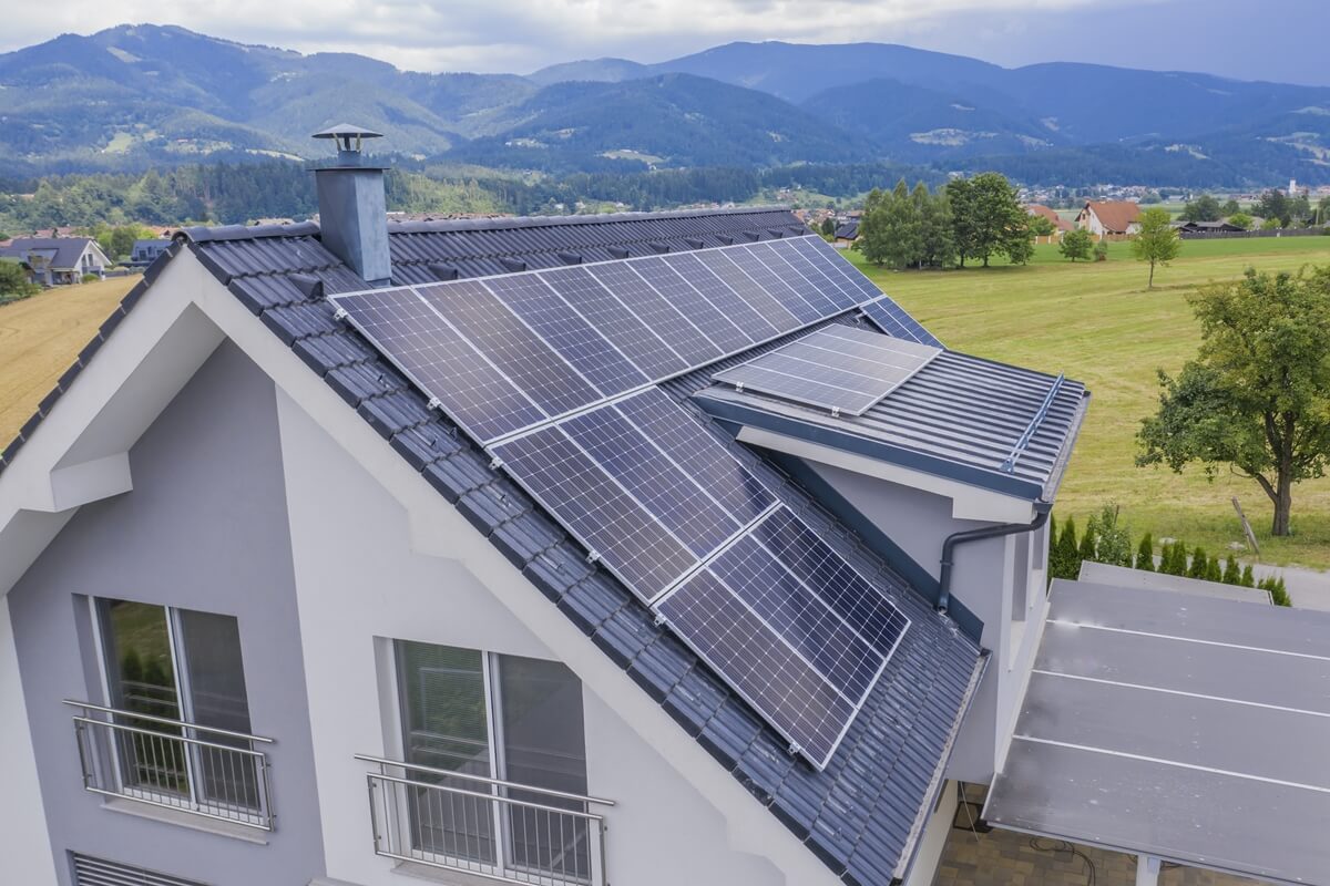 découvrez tout ce qu'il faut savoir sur les panneaux solaires en france : avantages, installation, aides financières et impact écologique. profitez de l'énergie renouvelable pour réduire vos factures et contribuer à la transition énergétique.