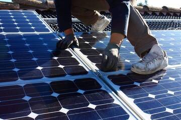 découvrez comment les panneaux solaires fonctionnent même la nuit grâce à des technologies innovantes. apprenez à maximiser votre efficacité énergétique et à profiter de l'énergie solaire 24 heures sur 24.