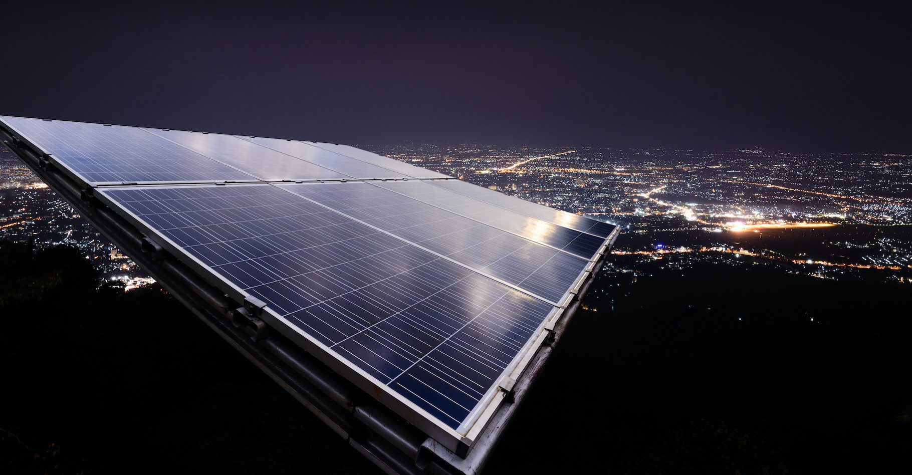 découvrez comment les panneaux solaires fonctionnent même la nuit et les innovations qui permettent de capter et d'utiliser l'énergie stockée pour des applications nocturnes. optimisez votre consommation d'énergie et explorez les avantages des systèmes de stockage pour une autonomie durable.