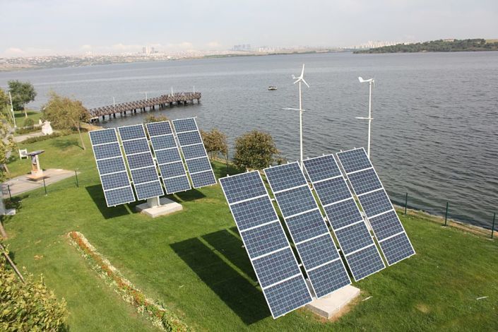 découvrez les panneaux solaires orientables, une solution innovante pour optimiser la capture de l'énergie solaire. profitez d'une efficacité accrue et d'économies d'énergie en ajustant l'angle de vos panneaux en fonction de la position du soleil tout au long de la journée.