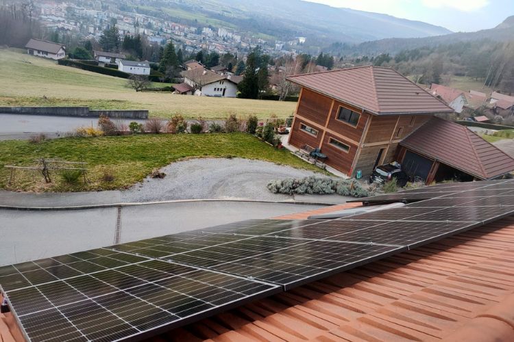 découvrez comment les panneaux solaires peuvent être une solution rentable pour réduire vos factures d'énergie tout en préservant l'environnement. maximisez votre investissement grâce à des conseils pratiques et des informations sur les aides disponibles.