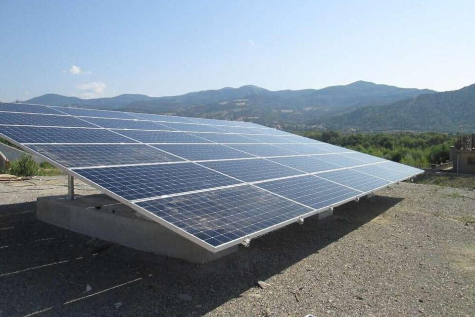 découvrez comment les panneaux solaires peuvent bénéficier aux seniors, en réduisant leurs factures d'électricité et en offrant une solution durable pour un mode de vie plus écologique et économique.