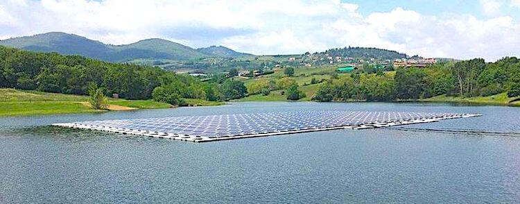 découvrez l'innovation des panneaux solaires sur lacs, une solution durable pour la production d'énergie renouvelable. profitez des avantages écologiques et économiques tout en préservant l'environnement aquatique. informez-vous sur ce projet prometteur qui transforme les surfaces d'eau en sources d'énergie.