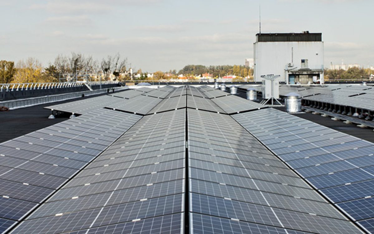 découvrez les avantages des panneaux solaires pour toiture : une solution durable et économique pour produire votre propre électricité, réduire vos factures énergétiques et contribuer à la protection de l'environnement. informez-vous sur les différentes options disponibles et transformez votre toit en une source d'énergie renouvelable.