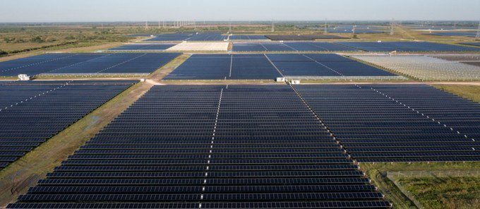 découvrez les panneaux solaires totalenergies, une solution durable pour réduire vos factures d'énergie et contribuer à la transition énergétique. profitez de l’expertise de totalenergies pour installer des systèmes photovoltaïques performants et adaptés à vos besoins.