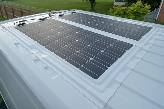 découvrez comment les panneaux solaires pour vans peuvent transformer votre voyage en offrant une autonomie énergétique. explorez les avantages d'une installation solaire pour votre van, du choix des panneaux à l'optimisation de votre espace, et partez à l'aventure en toute sérénité.