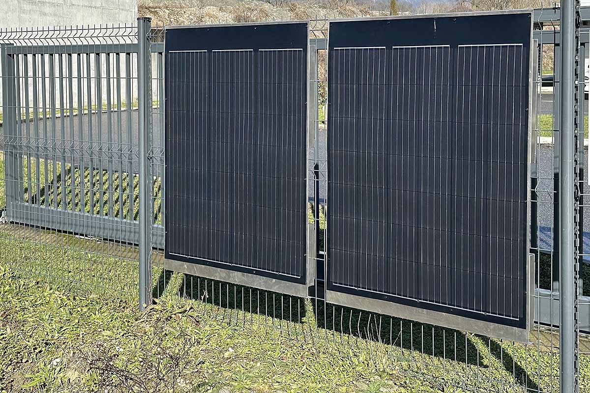 découvrez les avantages des panneaux solaires verticaux, une solution innovante et esthétique pour optimiser votre production d'énergie solaire. idéal pour les espaces urbains, ces panneaux maximisent l'ensoleillement tout en s'intégrant harmonieusement dans votre environnement. transformez votre toiture ou vos murs en sources d'énergie renouvelable dès aujourd'hui !