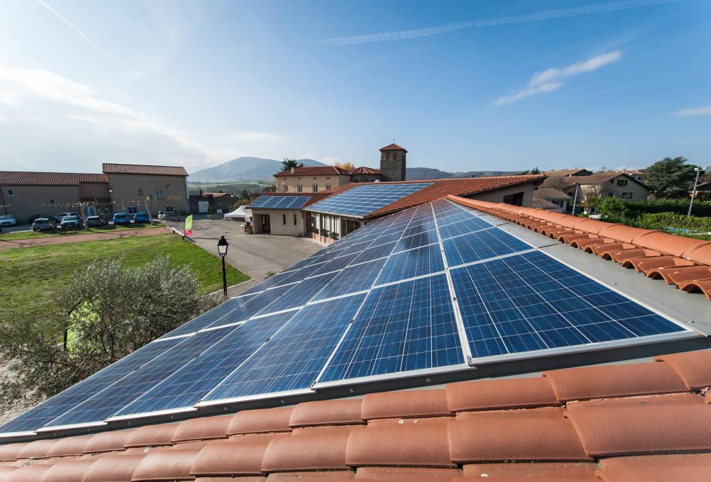 découvrez comment les systèmes photovoltaïques combinés aux smart grids révolutionnent la production d'énergie durable. optimisez votre consommation électrique tout en contribuant à un avenir plus vert grâce à ces technologies innovantes.