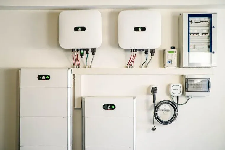 découvrez les avantages des systèmes photovoltaïques et des batteries pour optimiser votre autonomie énergétique. apprenez comment ces technologies innovantes peuvent réduire votre empreinte carbone tout en vous permettant de consommer vos propres énergies renouvelables.