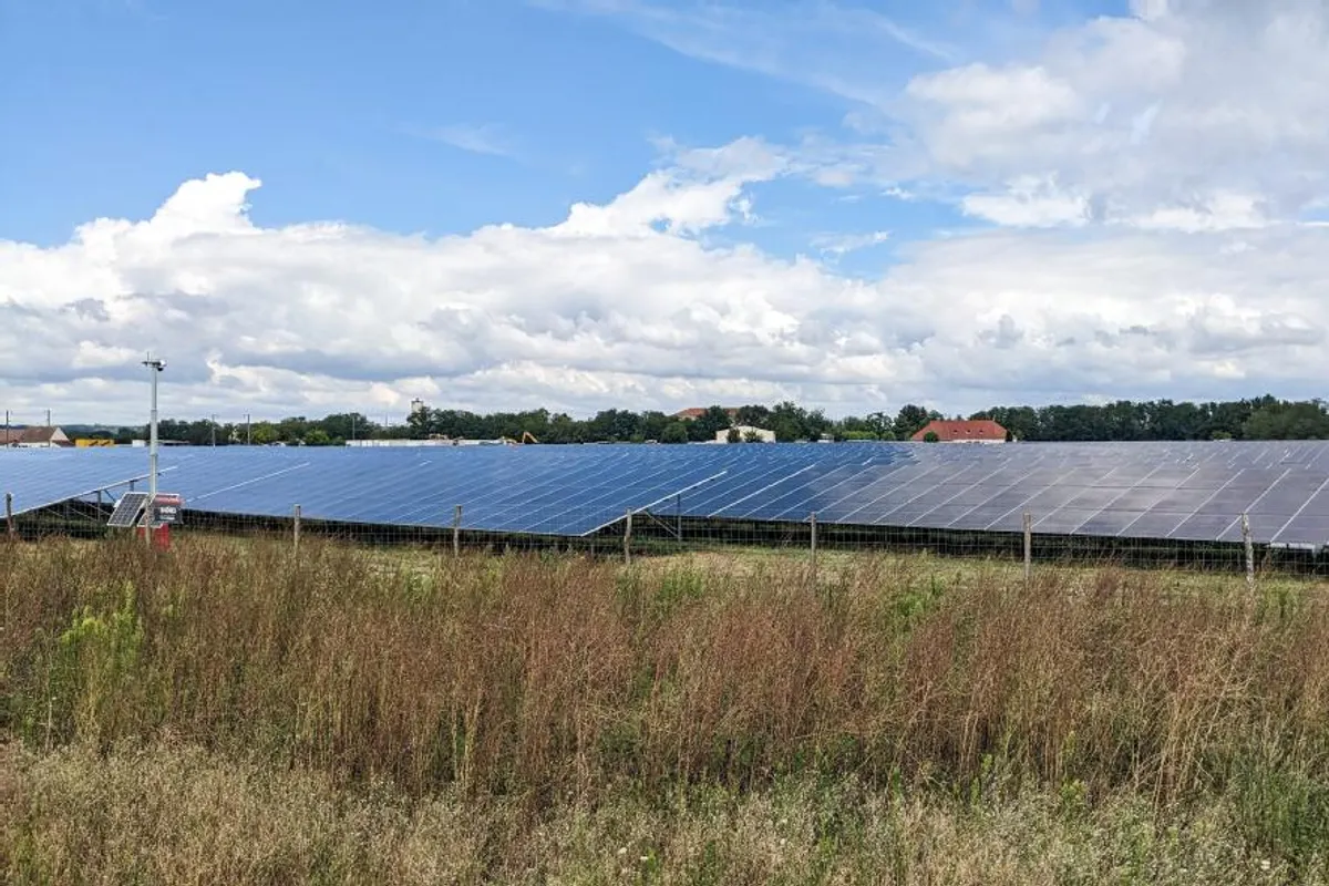 découvrez les solutions photovoltaïques d'ikea pour une énergie solaire accessible et durable. transformez votre maison en un espace éco-responsable tout en réduisant vos factures d'électricité grâce à des panneaux solaires esthétiques et efficaces.