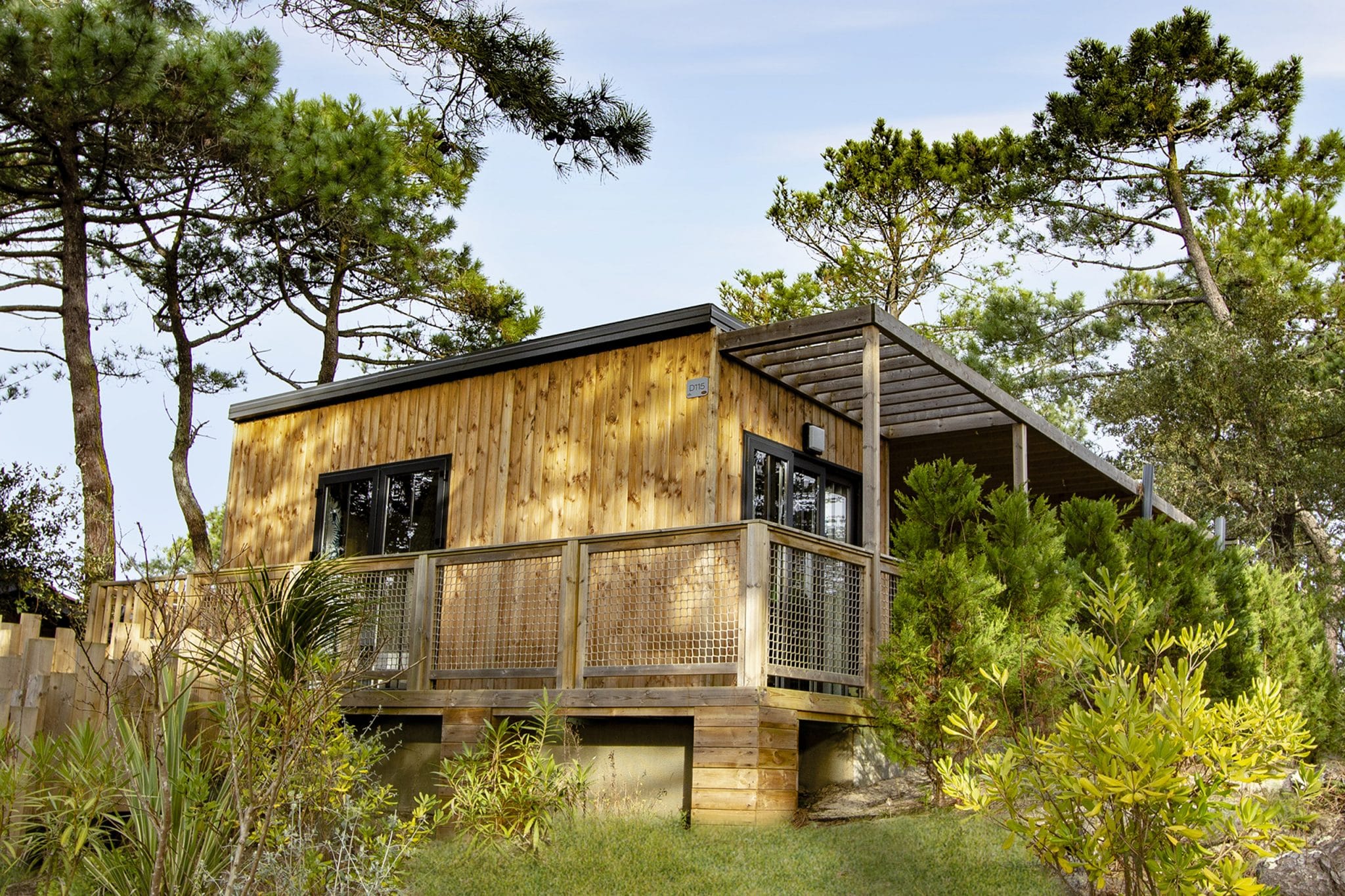 découvrez notre guide complet sur le prix des cabanes en bois. comparez les modÚles, matériaux et options pour trouver la cabane parfaite qui correspond à votre budget et vos besoins. profitez de conseils d'experts pour bien choisir votre cabane en bois dÚs aujourd'hui !