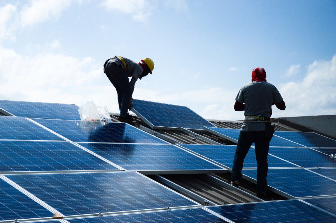 découvrez les prix des panneaux solaires en france et comparez les options disponibles pour faire des économies d'énergie. informez-vous sur les subventions, aides financières et rentabilité des installations solaires pour un investissement durable.