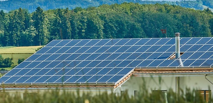 découvrez les prix des panneaux solaires et comment ils peuvent vous faire économiser sur vos factures d'énergie. comparez les options disponibles sur le marché et investissez dans une énergie renouvelable durable pour votre foyer.