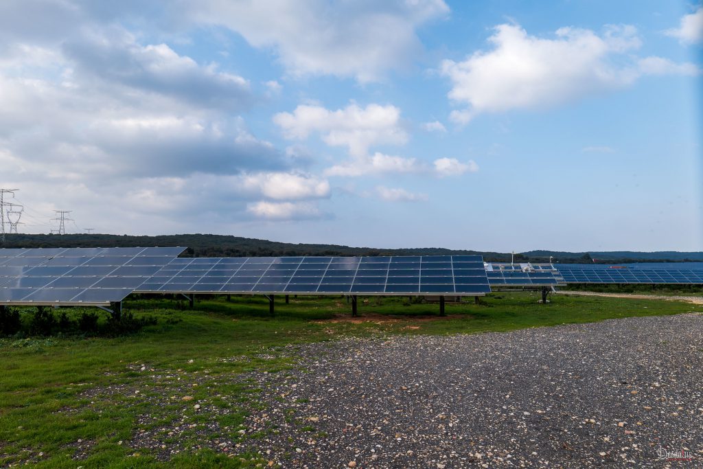 découvrez nos projets photovoltaïques innovants visant à promouvoir l'énergie solaire durable. explorez les solutions écologiques et rentables qui contribuent à la transition énergétique tout en réduisant votre empreinte carbone.