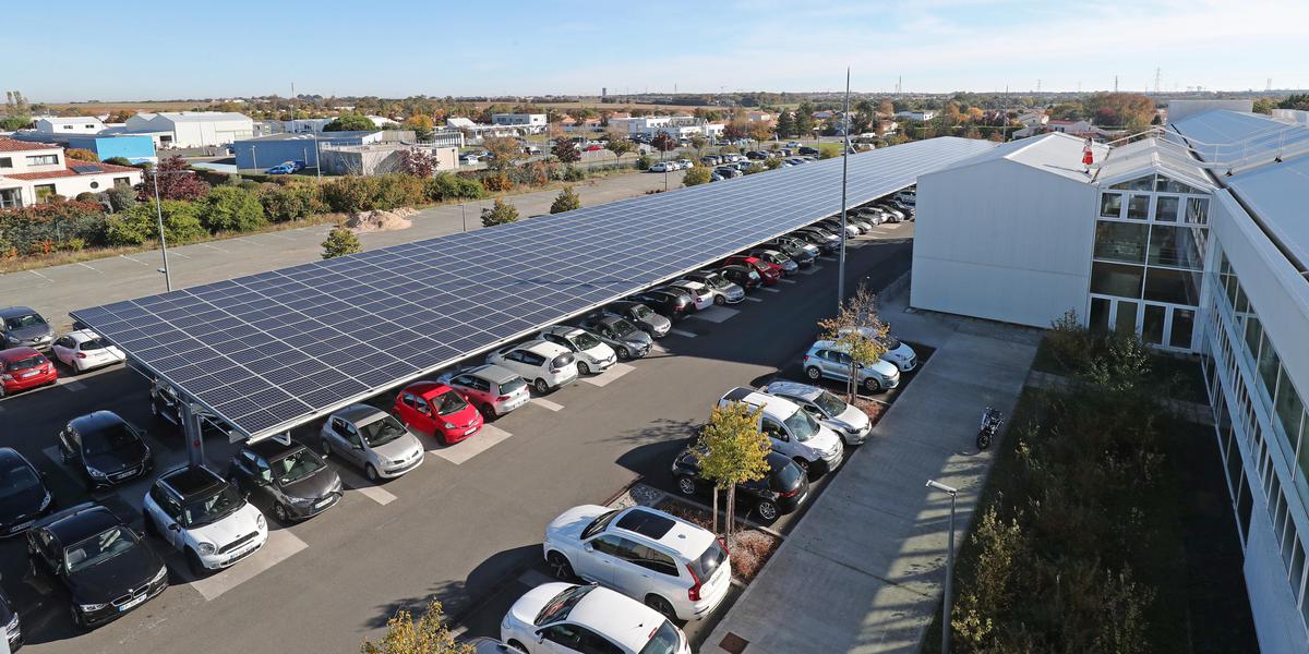 découvrez les solutions solaires innovantes d'atlantech, conçues pour vous aider à réduire votre empreinte carbone tout en économisant sur vos factures d'énergie. optez pour une énergie propre et durable avec nos systèmes solaires performants.