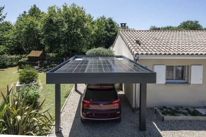 découvrez comment la surface des panneaux photovoltaïques peut optimiser l'autonomie de votre véhicule électrique. apprenez à maximiser l'efficacité énergétique tout en contribuant à la transition vers une mobilité durable.