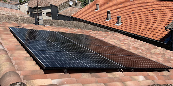 découvrez les différentes aides photovoltaïques disponibles pour vous aider à financer l'installation de panneaux solaires. profitez de subventions, crédits d'impôts et prêts à taux zéro pour réduire vos coûts et contribuer à la transition énergétique. informez-vous sur les conditions d'éligibilité et maximisez vos économies grâce aux énergies renouvelables.